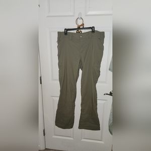 Duluth Trading womans 20 x 33 khaki green work pants/capri